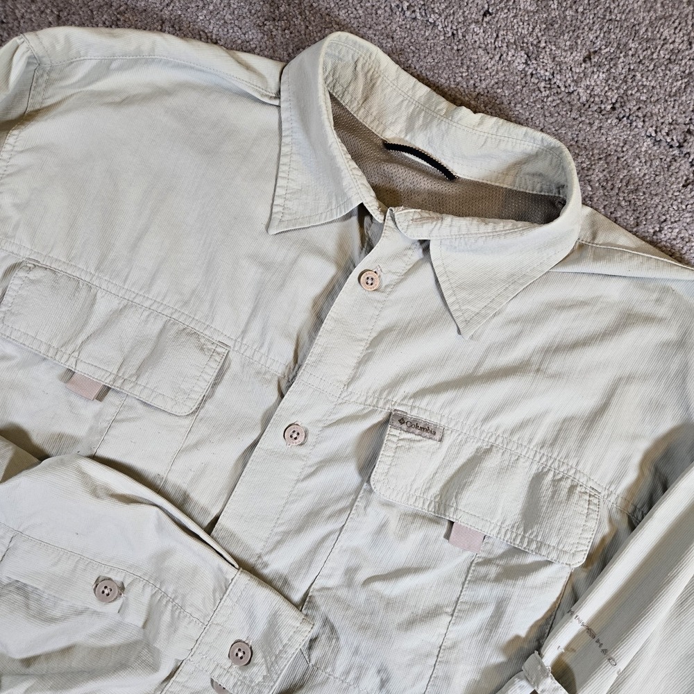 Columbia Titanium Men's Vented XL Button Down Omni Shade Beige Shirt Fishing